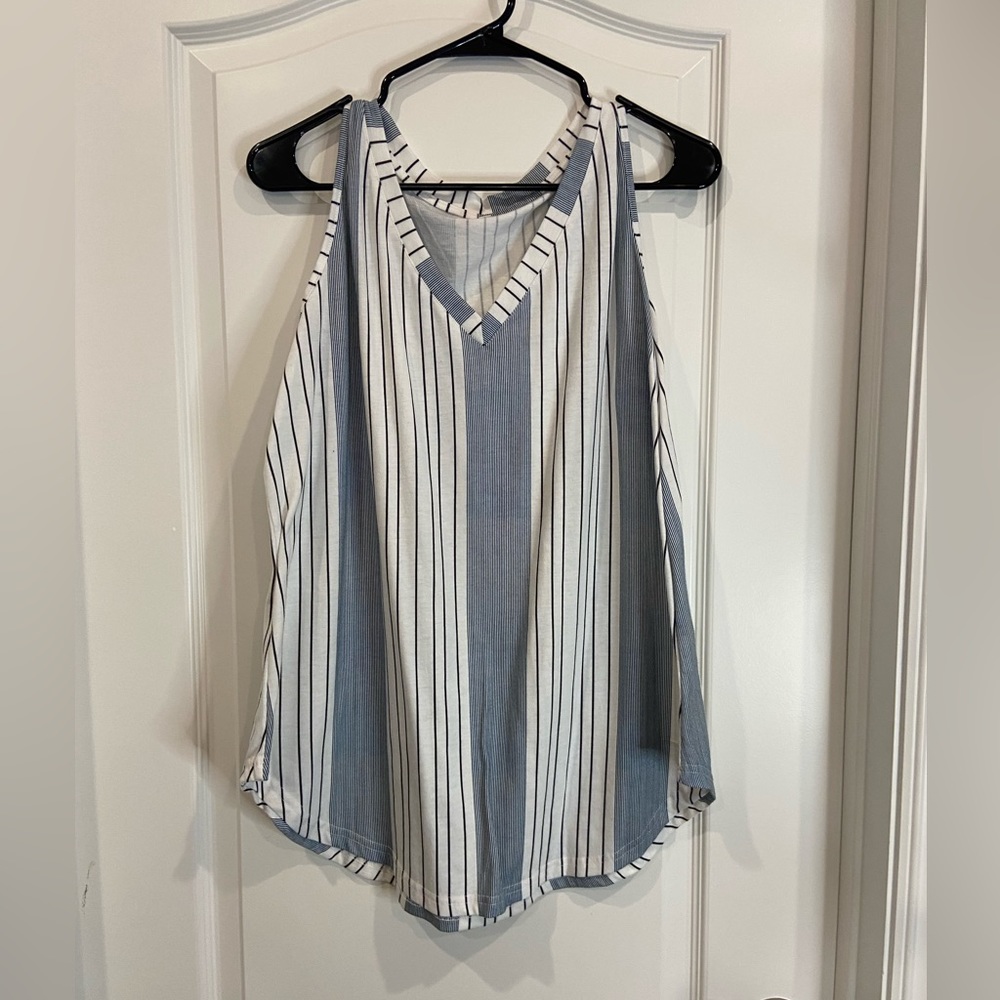 Amazon v neck tank size XL